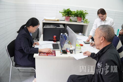 內江市市中區行政審批局 流動服務點打通證照辦理“最后一公里”，貼心代辦服務暖民心